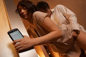 Người vợ đi họp lớp rồi làm tình với nyc mặc cho người chồng ở nhà chờ